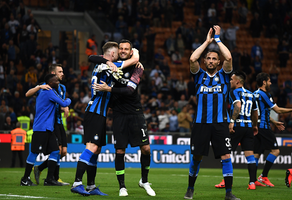 足球报：山东泰山2007年龄段大部分球员有望前往“苏超”踢球（足球报：山东泰山07梯队多名球员有望赴苏超效力）