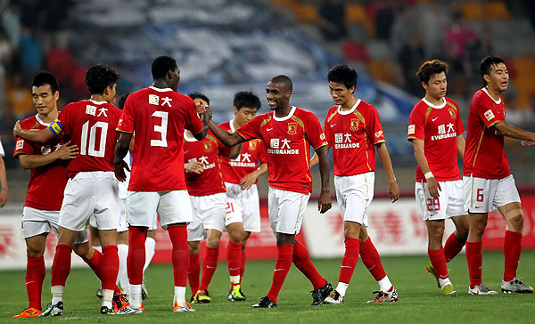 4球1助攻！25岁非洲天才边锋闪耀英超，超级香饽饽，3大豪门抢疯了（英超掀起风暴：25岁非洲飞翼独造5球，三大豪门竞相争夺）