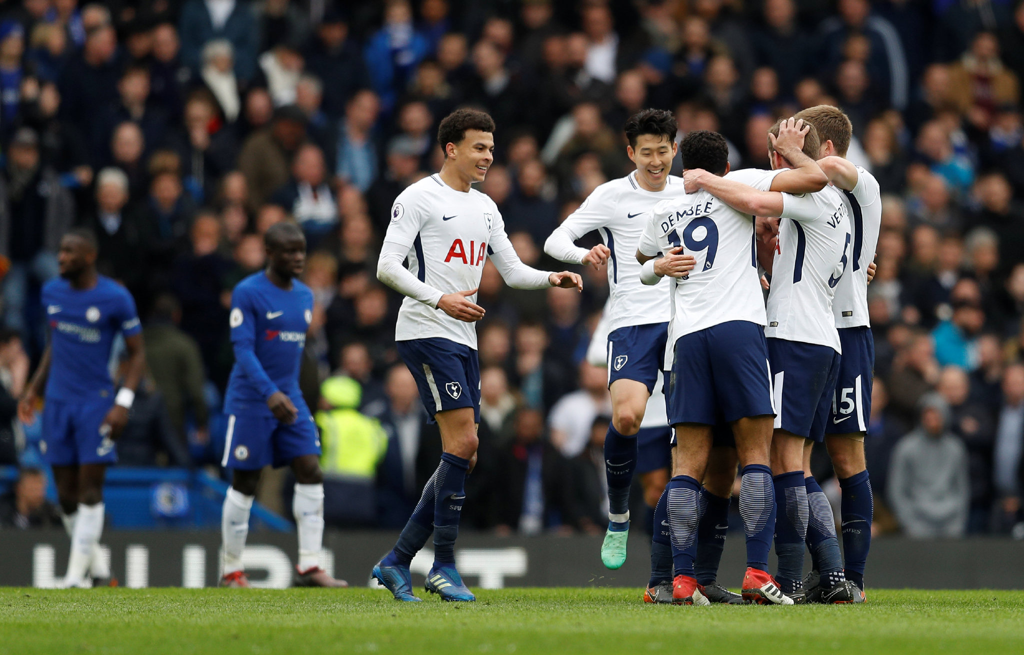 2场贡献6球1助攻+夺得金靴，法比奥当选中超11月最佳球员（两战斩6球1助并加冕金靴，法比奥荣膺中超11月最佳球员）