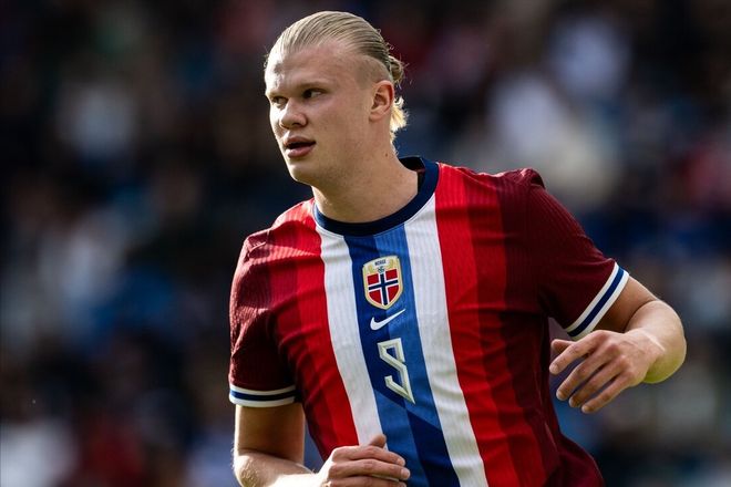 太阳报：女演员悉尼妹恢复单身后收到了大量英超球星的私信