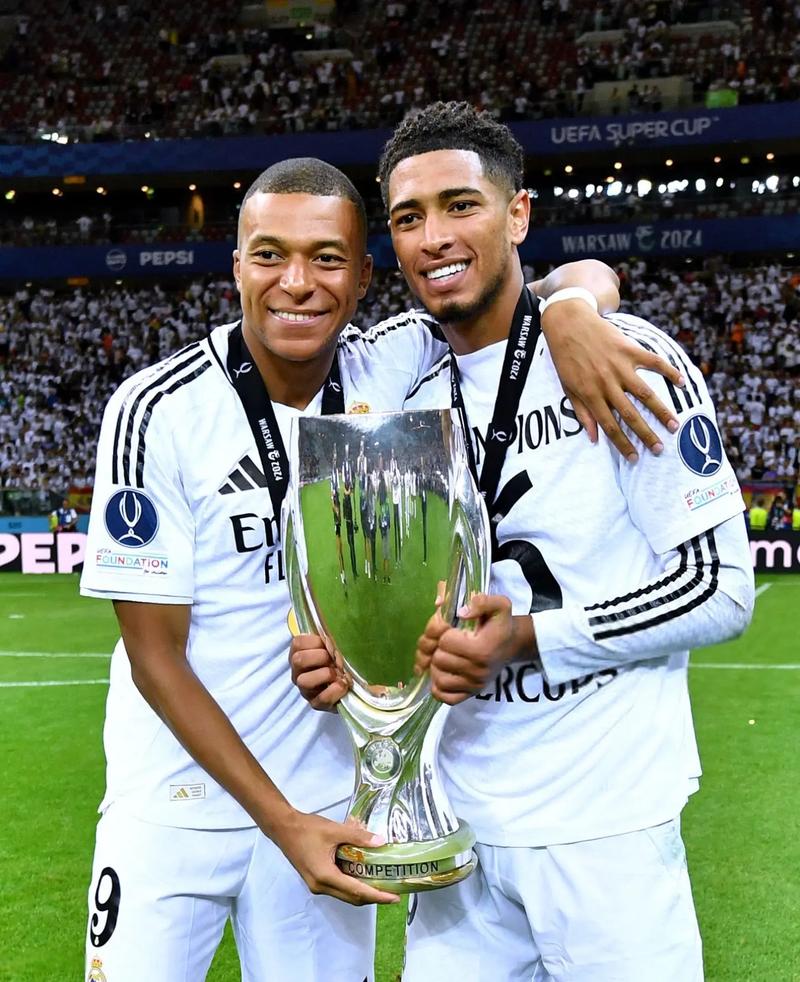 球员抢断后反击一条龙